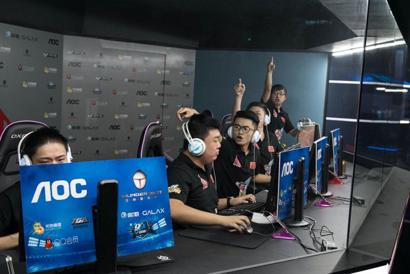 并积极借助 并积极借助